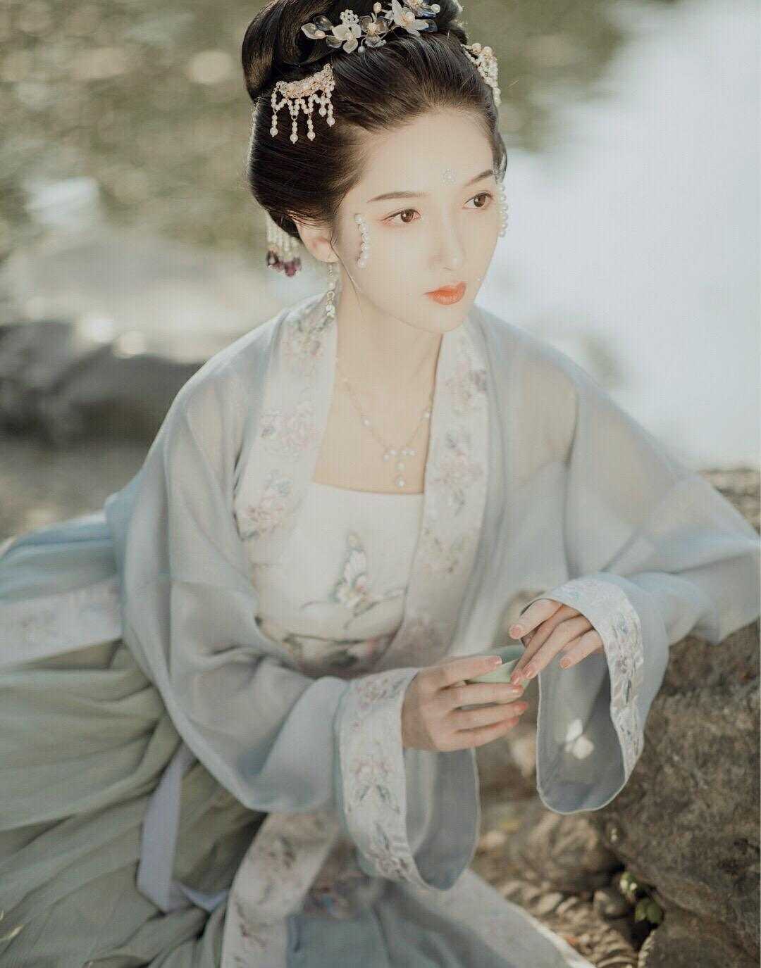 老婆为白月光豪掷一个亿买股，却不知我是股票大神白月光阿霆完结版免费阅读全本在线免费阅读